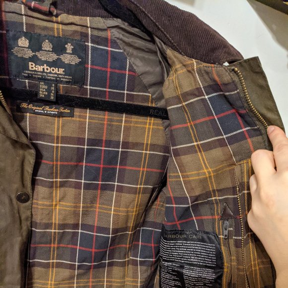 Barbour Classic Beadnell Jacket waxed in olive - Picture 2 of 5